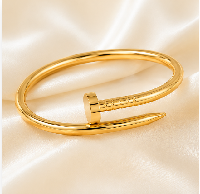 Elegant Clover Charm Gold-Plated Bracelet – Stainless Steel, Tarnish Resistant